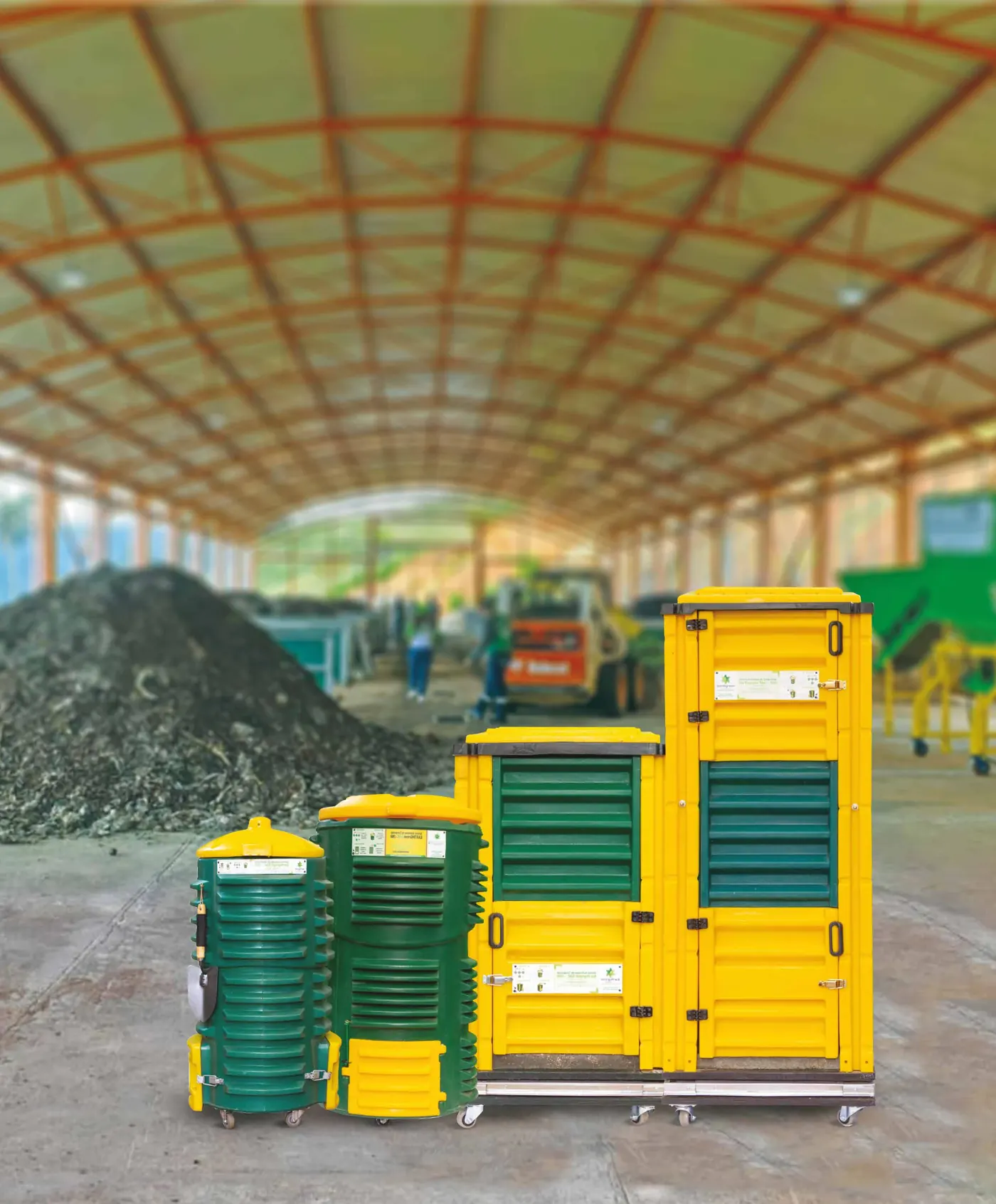 Compostadores SAC amarillos y verdes dentro de una planta de compostaje
